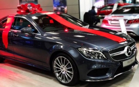 Big Red Looped Bow Mercedes Car